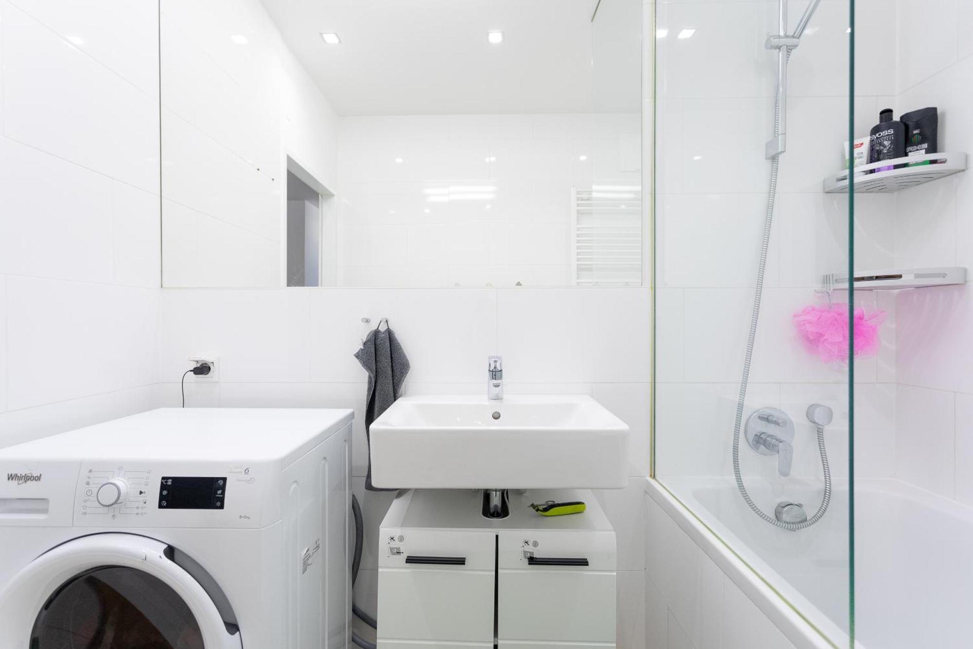 Private Room With Ac- Microwave, Personal Fridge & Metro Access - 7 Min To Center 维也纳 外观 照片