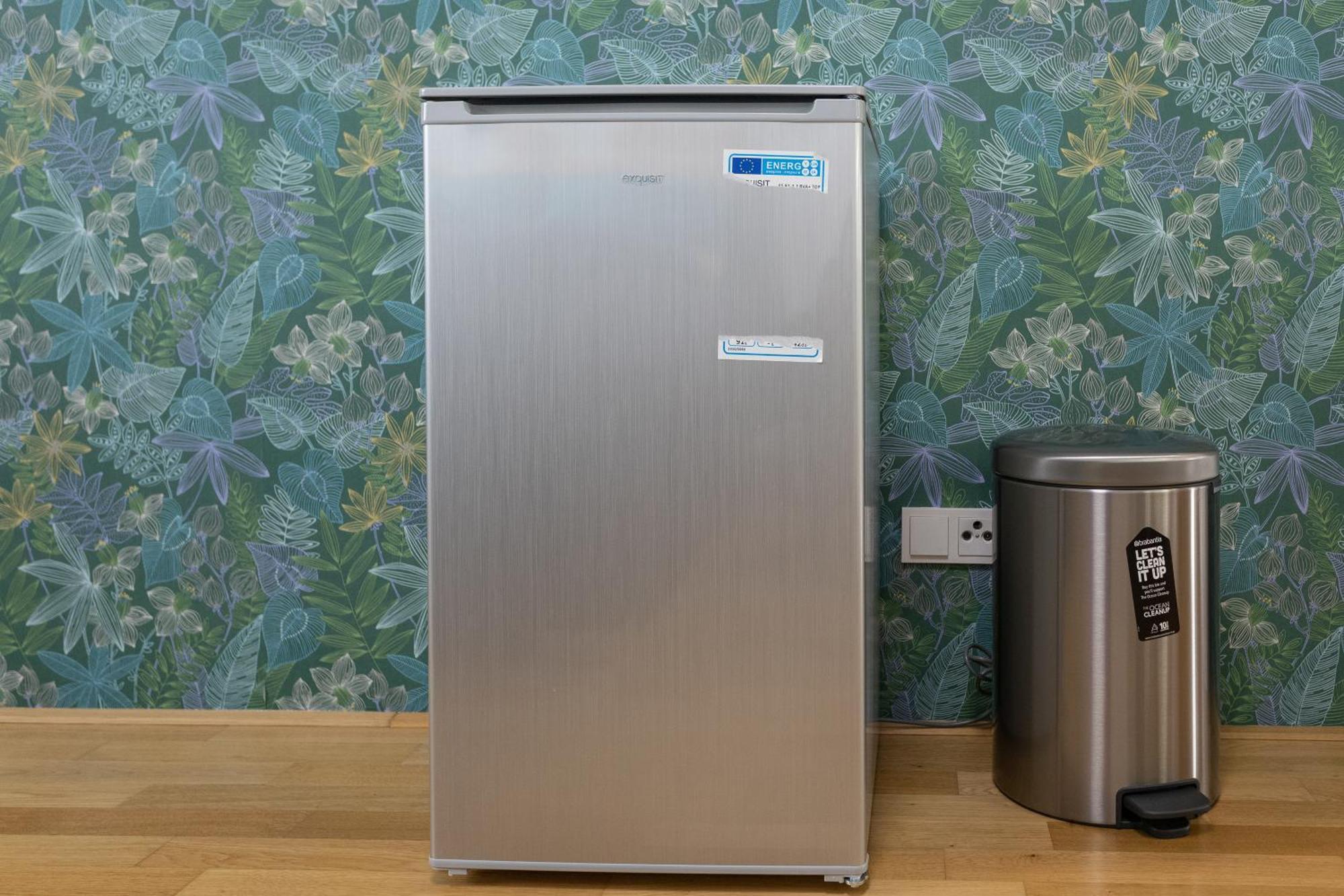 Private Room With Ac- Microwave, Personal Fridge & Metro Access - 7 Min To Center 维也纳 外观 照片