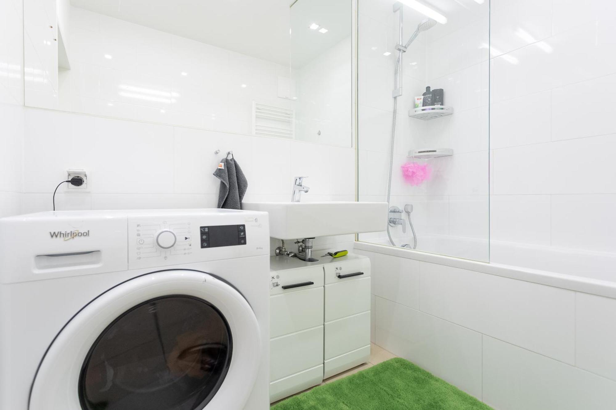 Private Room With Ac- Microwave, Personal Fridge & Metro Access - 7 Min To Center 维也纳 外观 照片