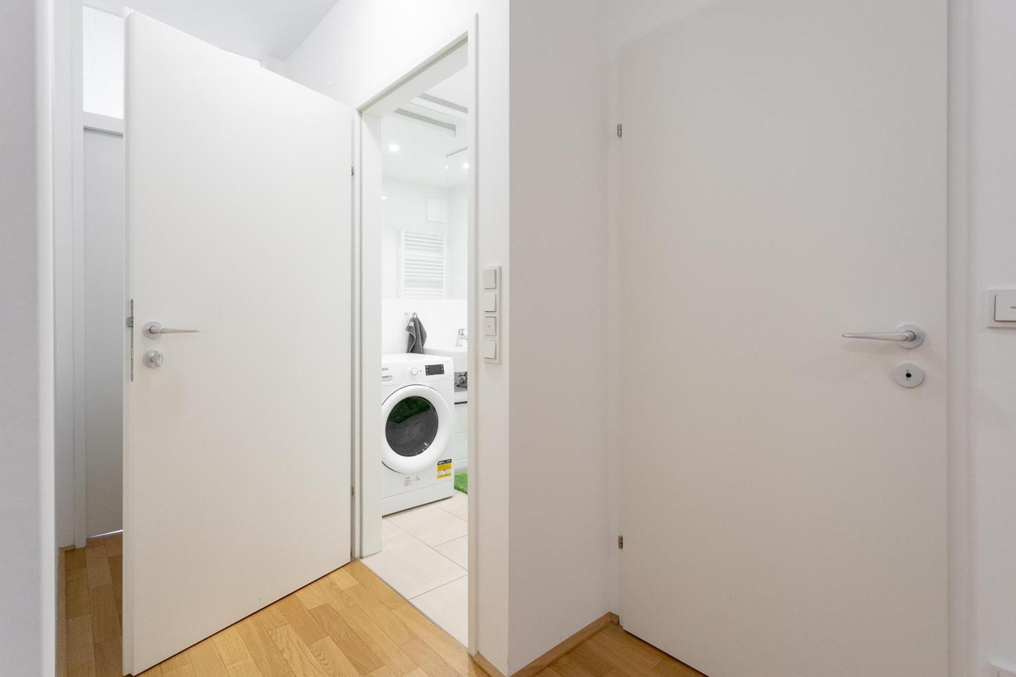 Private Room With Ac- Microwave, Personal Fridge & Metro Access - 7 Min To Center 维也纳 外观 照片
