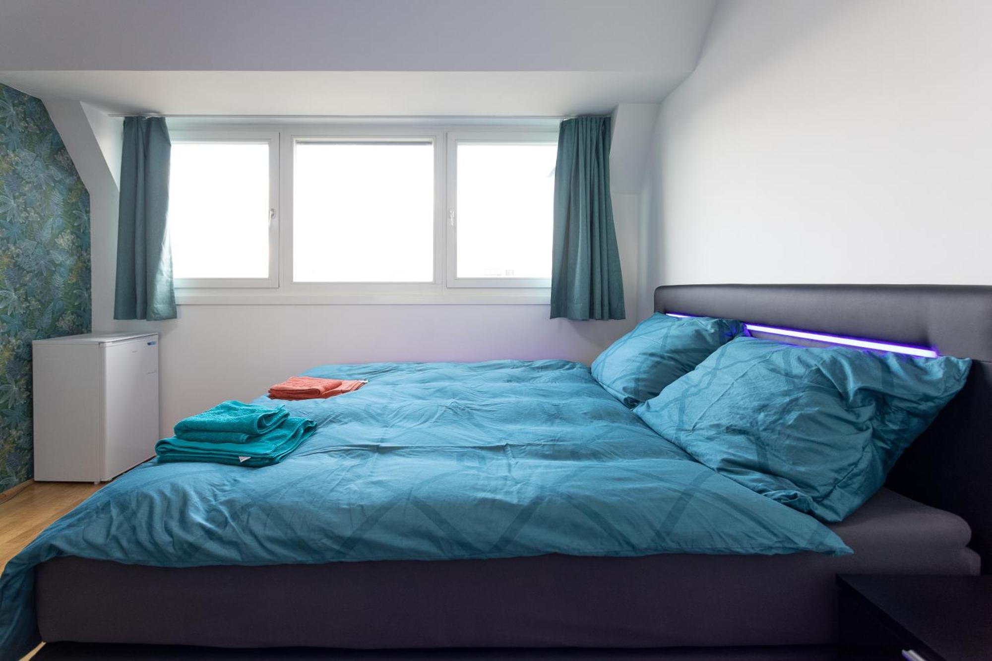 Private Room With Ac- Microwave, Personal Fridge & Metro Access - 7 Min To Center 维也纳 外观 照片