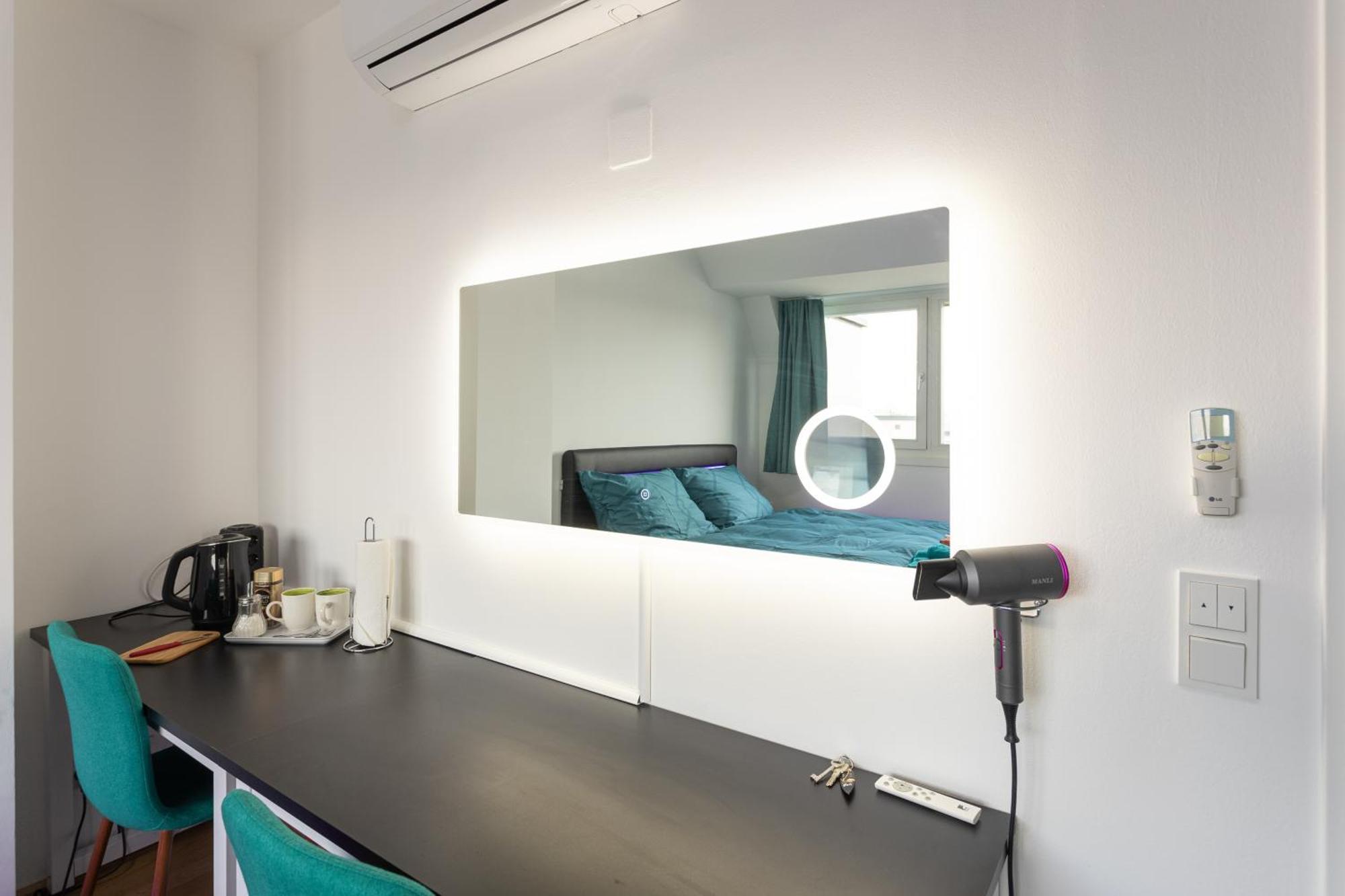 Private Room With Ac- Microwave, Personal Fridge & Metro Access - 7 Min To Center 维也纳 外观 照片