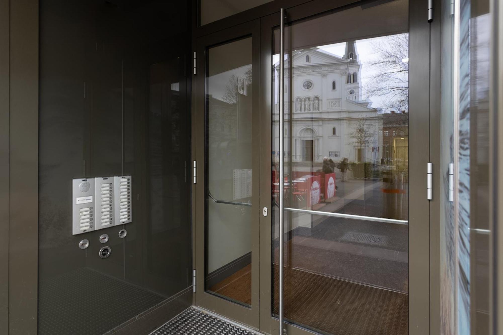 Private Room With Ac- Microwave, Personal Fridge & Metro Access - 7 Min To Center 维也纳 外观 照片